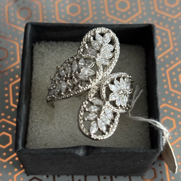 Vintage Silver and white rhinestone ring #glamour - Picture 1 of 6